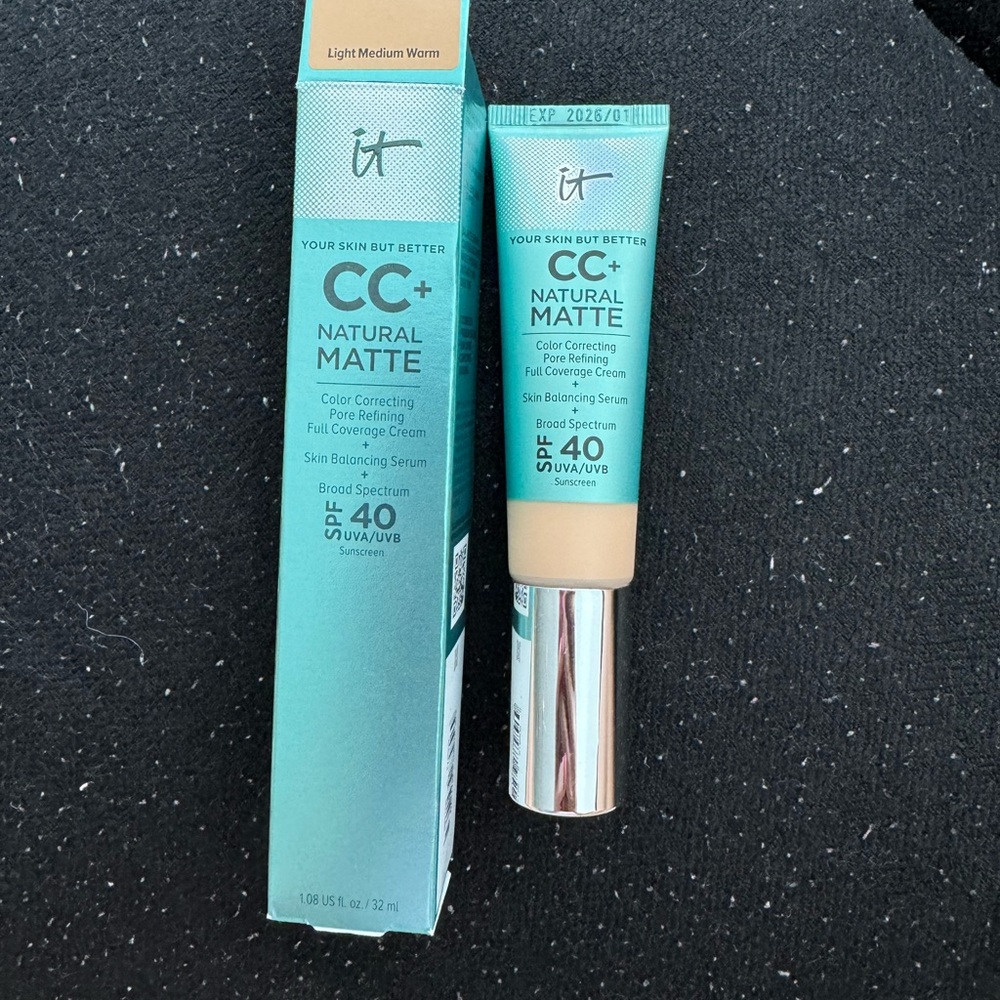 It cosmetics foundation BRAND NEW